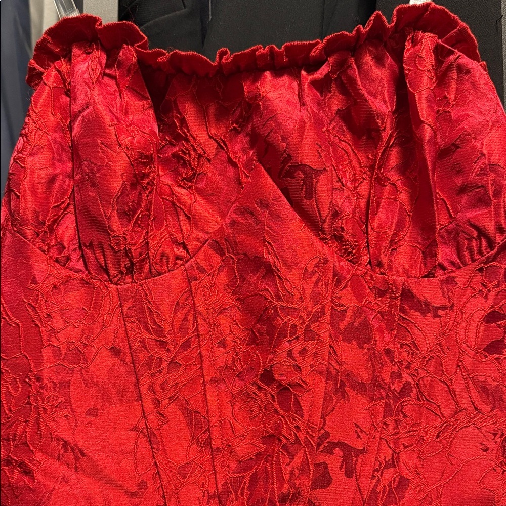 Elegant Red Women's Skirt - Picture 2 of 6